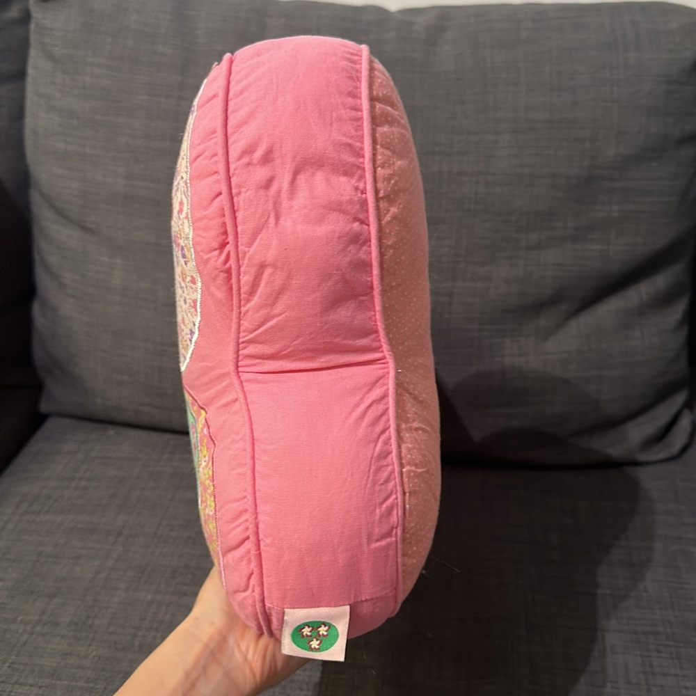 Butterfly cushion - Picture 2 of 3